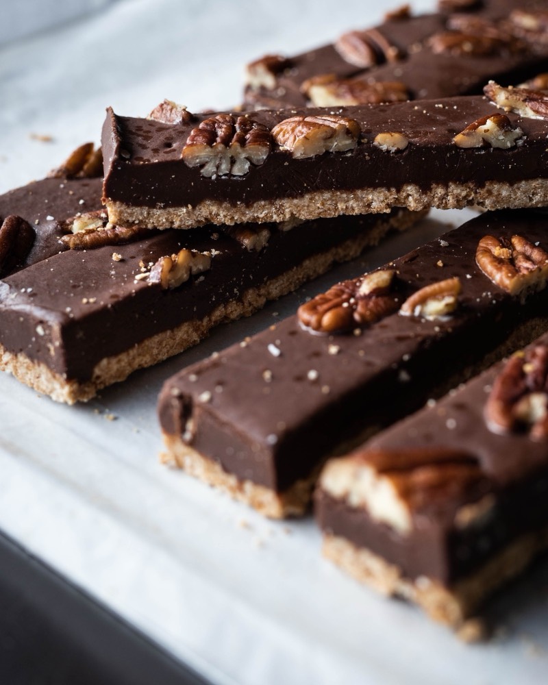 Donkere reep met pecannoten